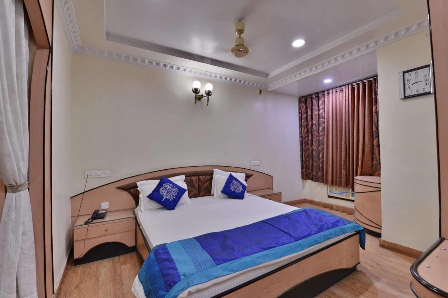 Hotel Kanishka Rāipur 외부 사진