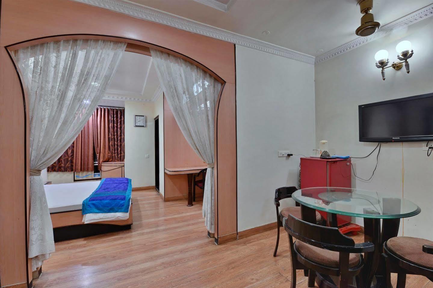 Hotel Kanishka Rāipur 외부 사진