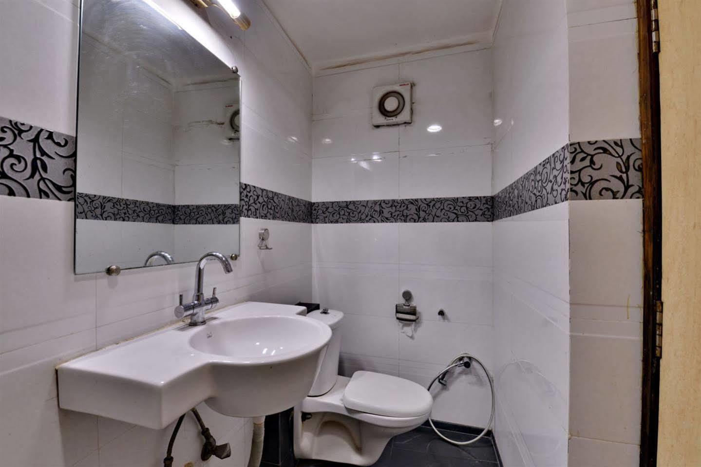 Hotel Kanishka Rāipur 외부 사진